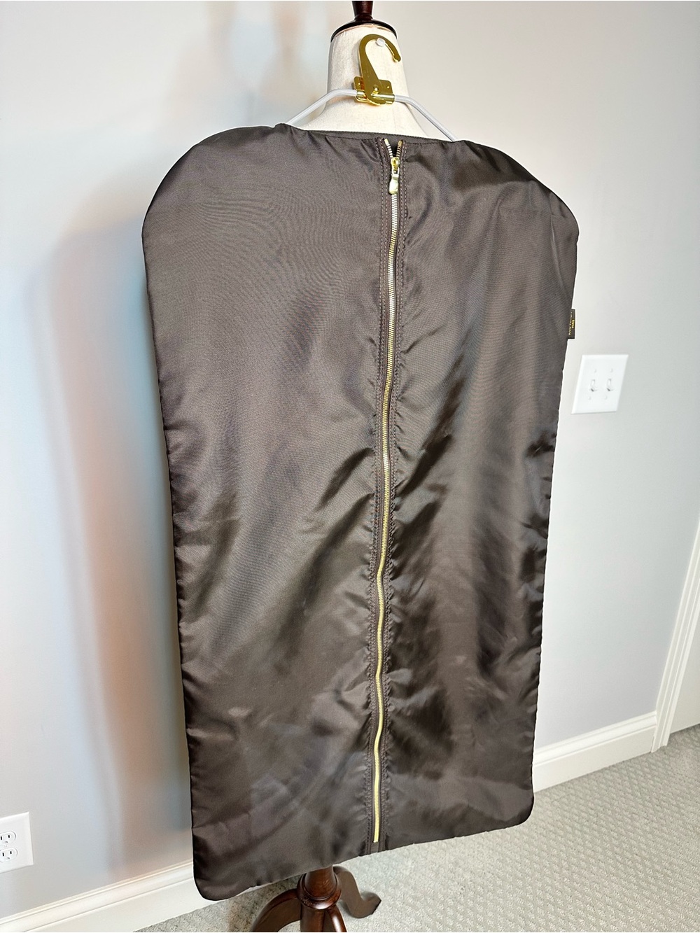 Like new Louis Vuitton garment bag zipper chocolate brown gold hardware